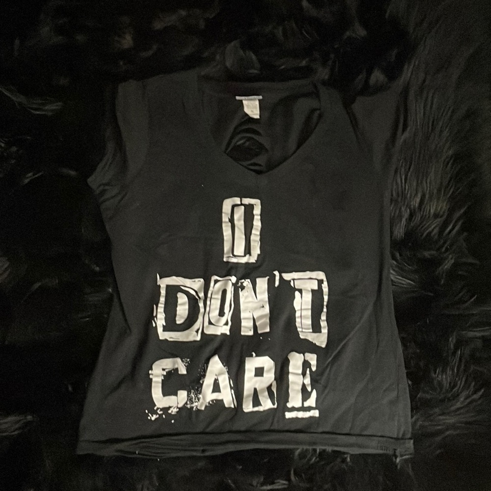 Black and white graphic tee shirt “I dont’t care” XL V- Neck